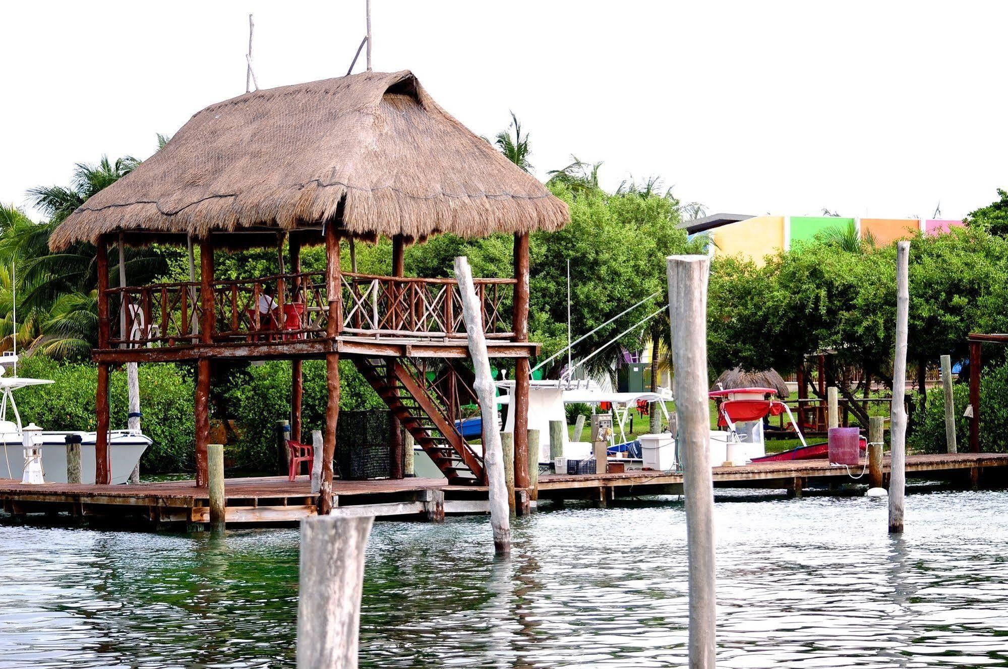 Marina Paraiso Isla Mujeres Hotel Экстерьер фото