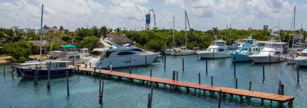 Marina Paraiso Isla Mujeres Hotel Экстерьер фото